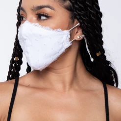 Curvy Sense Washable 3-Layer Lace-Trimmed Clip Dots Face Mask - White